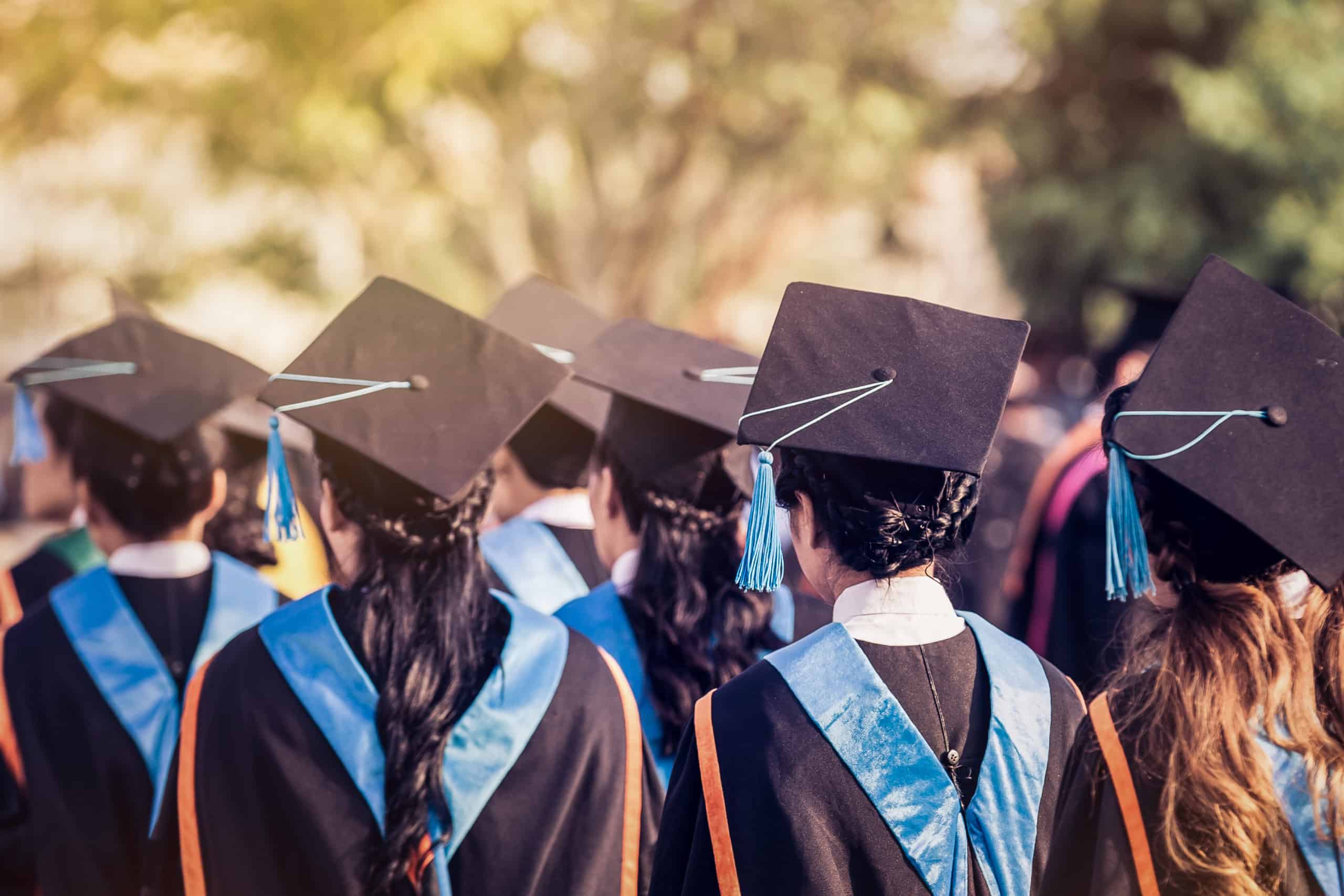 Graduation перевод. Выпускники аспирантуры. Студенты PHD. Аспирант фото. Выпускники аспирантуры фото.